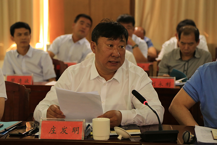 大石头林业局局长庄发明汇报.jpg
