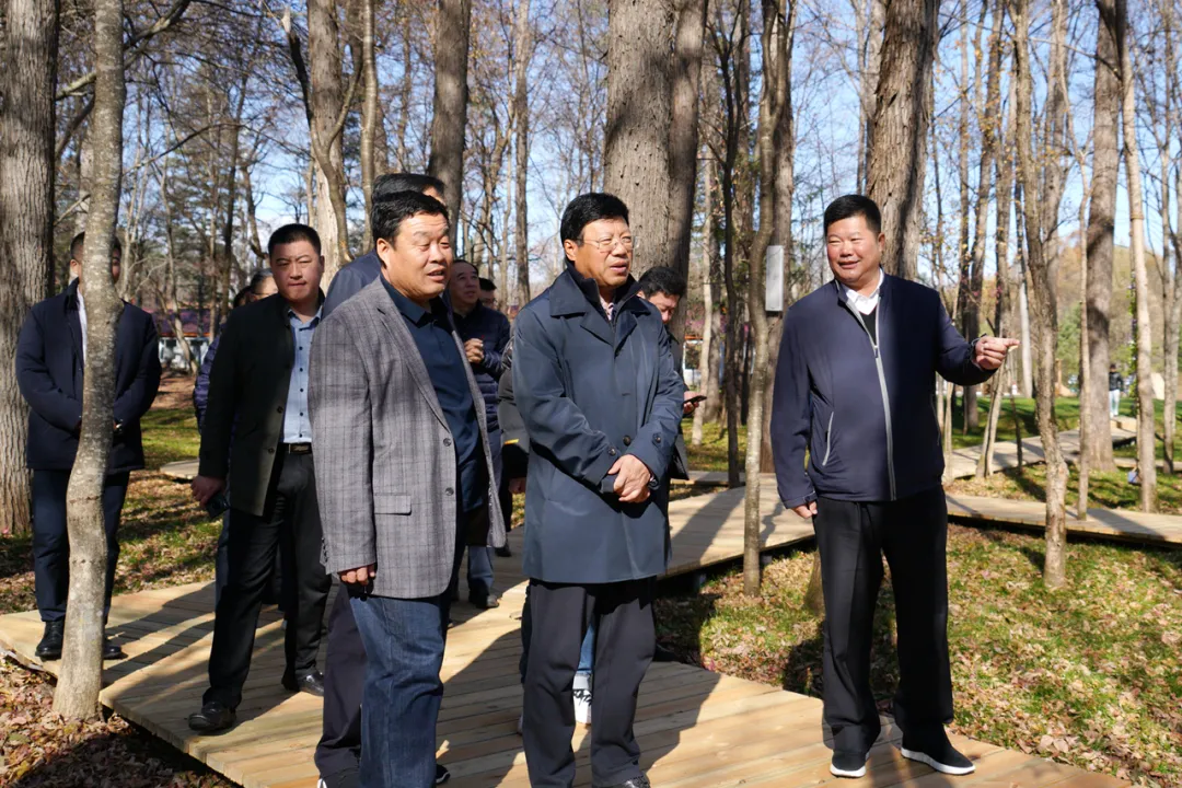延边州政协主席韩兴海到长白山森工集团调研