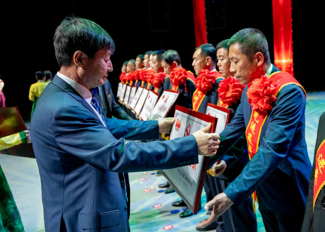 长白山森工集团隆重召开庆祝中国共产党成立100周年表彰大会